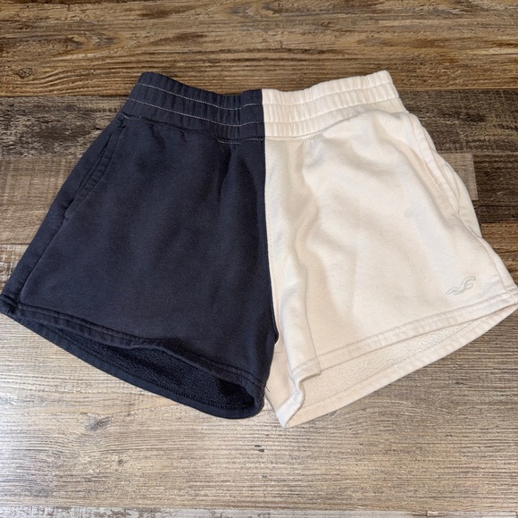 Hollister Pants - Hollister Ultra High Rise Black Cream Colorblock Shorts Small Fleece
